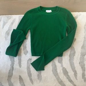 Green cropped sweater with slit sleeves